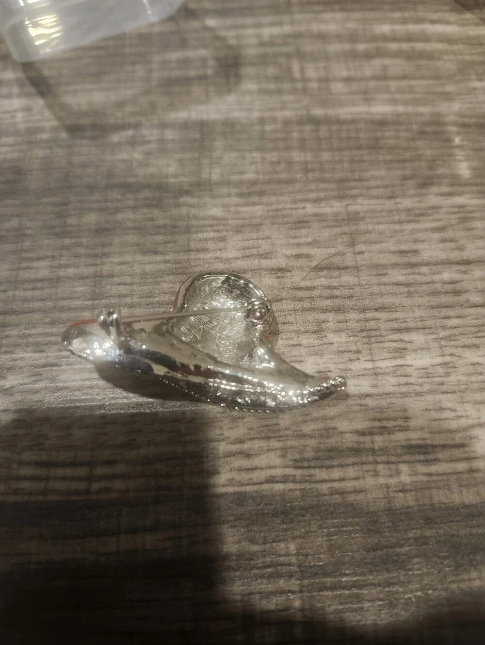 SILVERTONE RED ENAMEL CLEAR CRYSTALS LADIES HAT BROOCH FASHION 1506B